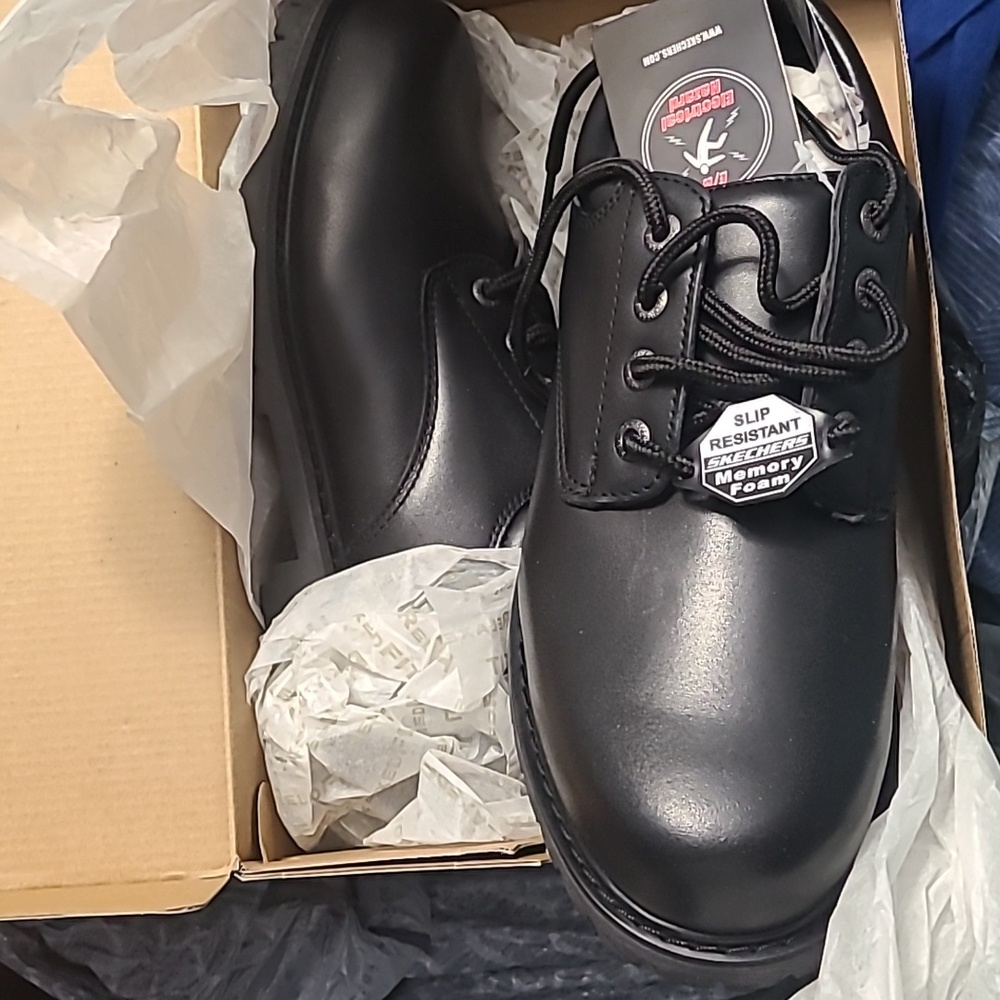 Skechers Relaxed Fit Memory Foam 10.5 wide width